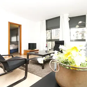 Bright Sagrada Familia Apartment